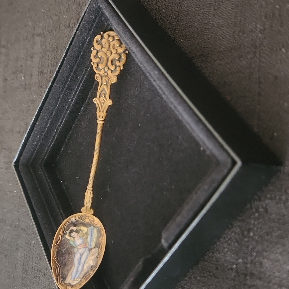 VINTAGE KLEPA ARTS CHEKHOSLOVAKIA ENAMEL HAND PAINTED SOUVENIR SPOON.